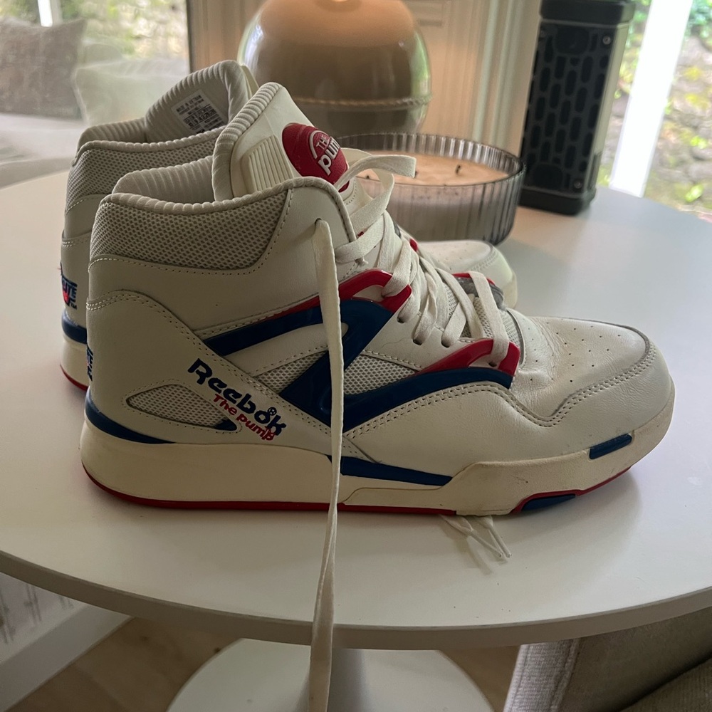 Reebok Pump Omni Zone II Mens Retro Basketball Chalk/Blue-Red size 10 worn once